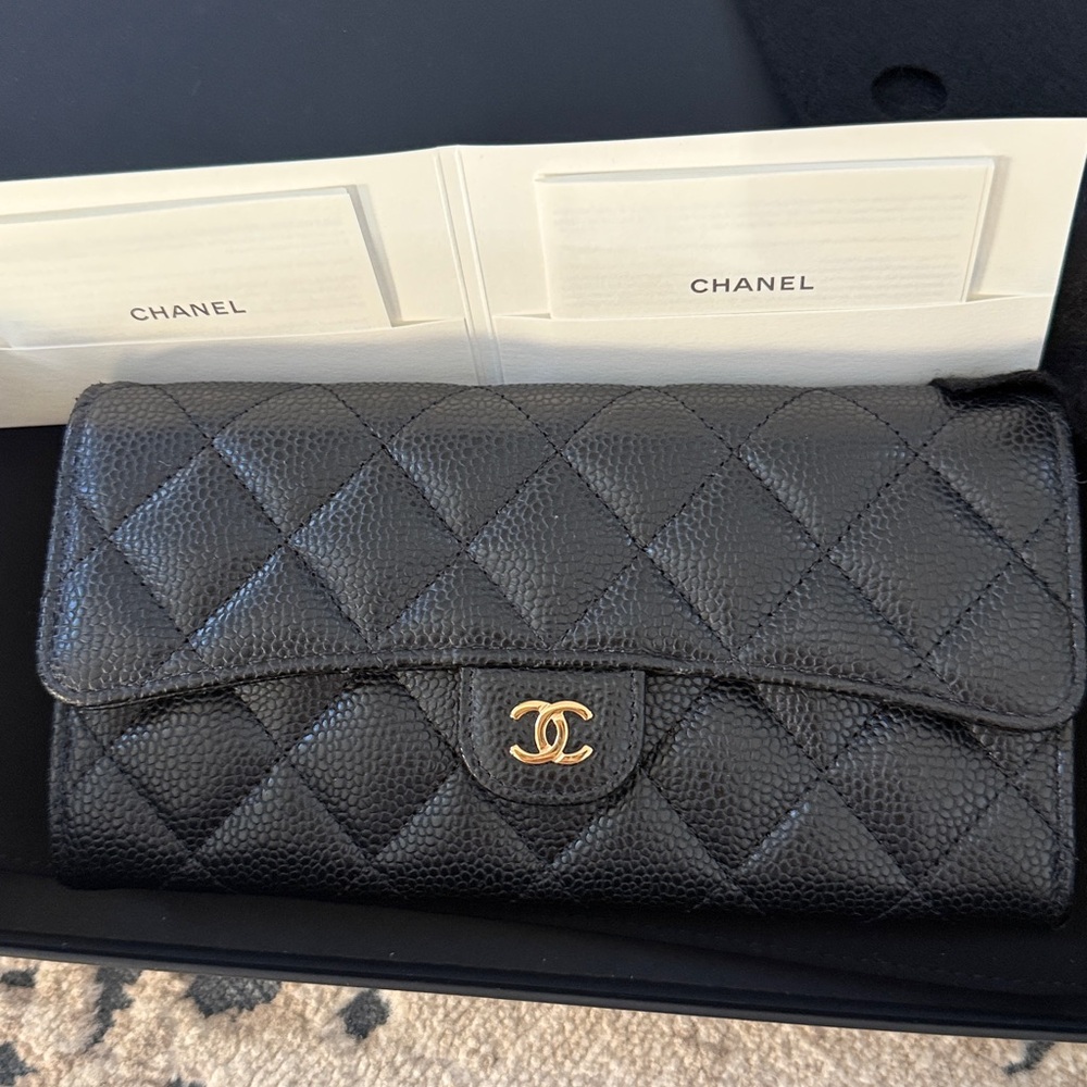 CHANEL Black Quilted Leather Clutch new full set